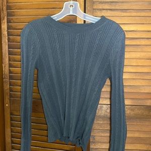 American Eagle Long Sleve Grey Top (Very Crochet aesthetic )